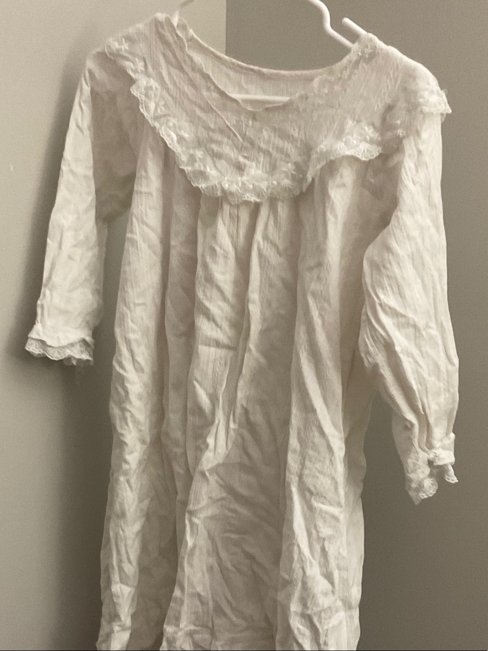 White Lace-Trim Long Sleeve Nightgown
